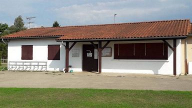 Club House (face au terrain d'entraînements)